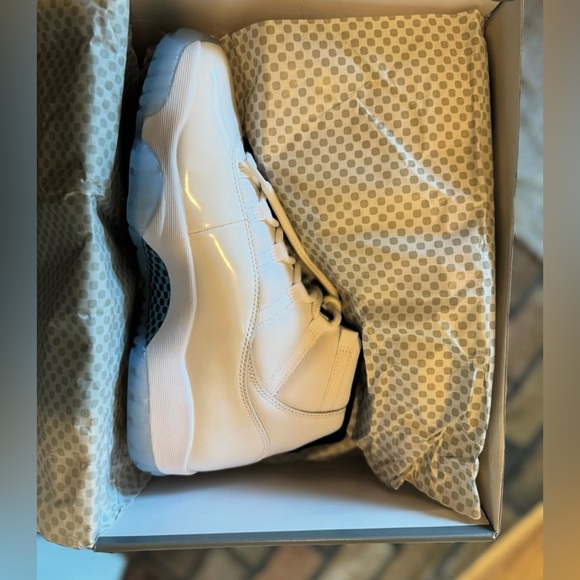 Jordan 11 “Legend Blue” all sizes - Picture 3 of 3